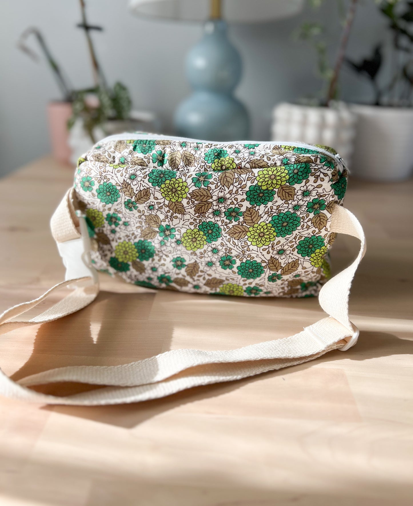 green floral bum bag - 1 pocket