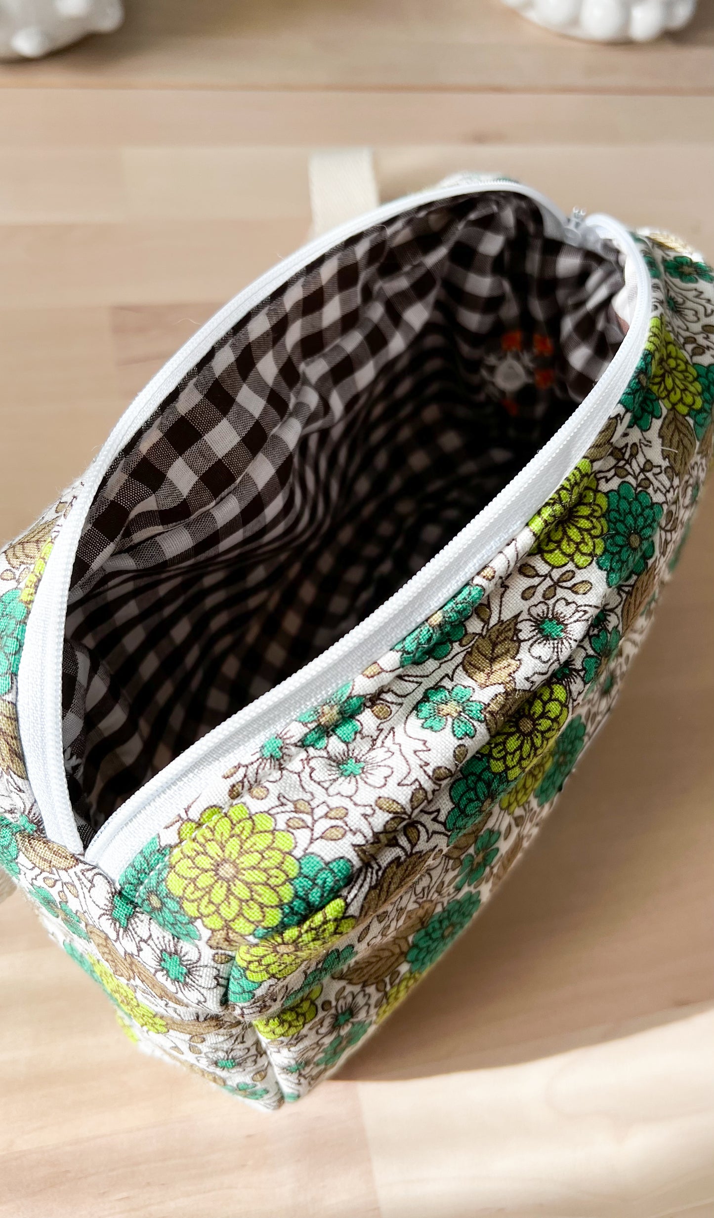 green floral bum bag - 1 pocket