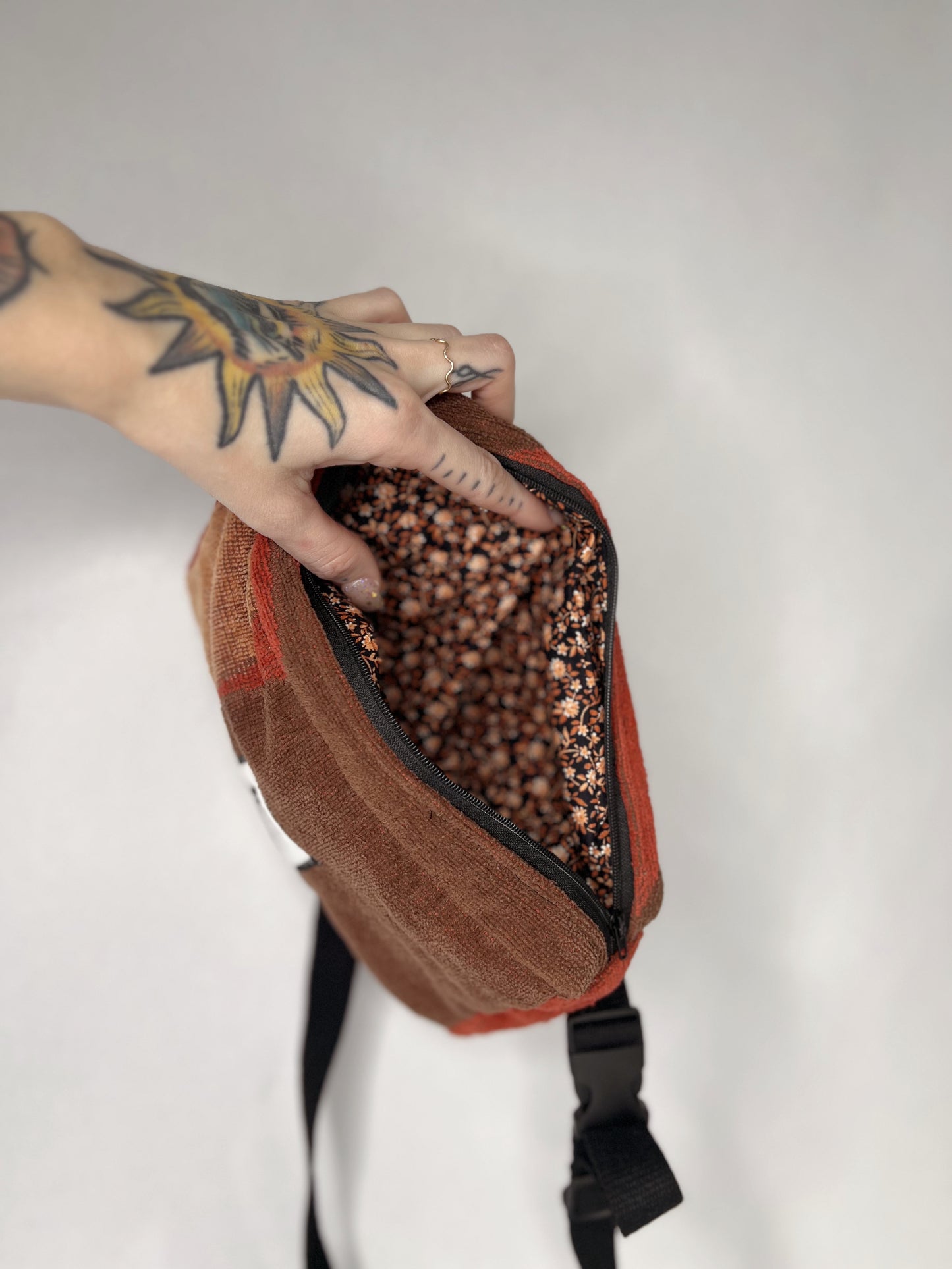 brown bum bag - 1 pocket